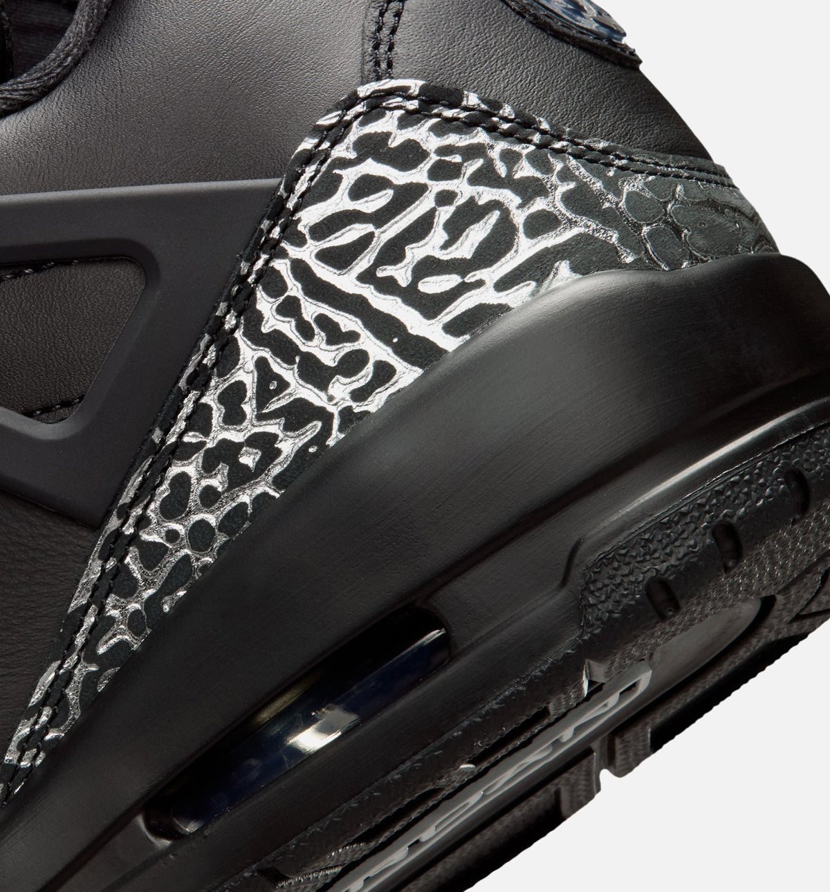 Spizike Low Men's Basketball Shoes - Black/Metallic Silver